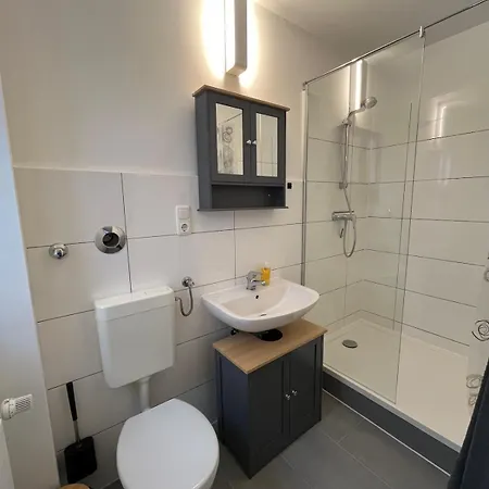 Five O - Businessapartment Precht - Queensize Bett